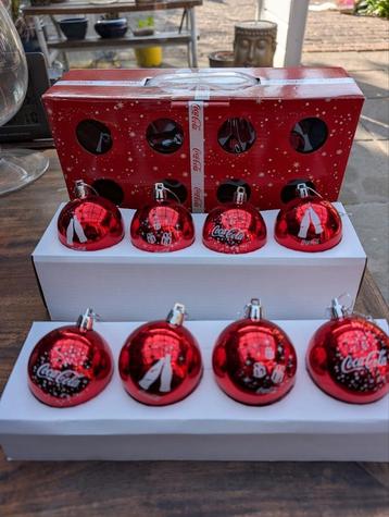 Geschenkdoos met 8 Coca-Cola kerstballen  beschikbaar voor biedingen