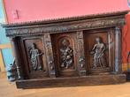 Antieke eiken kast , handgesneden reliëf. Eind 19e eeuw, Antiquités & Art, Antiquités | Meubles | Armoires, Enlèvement
