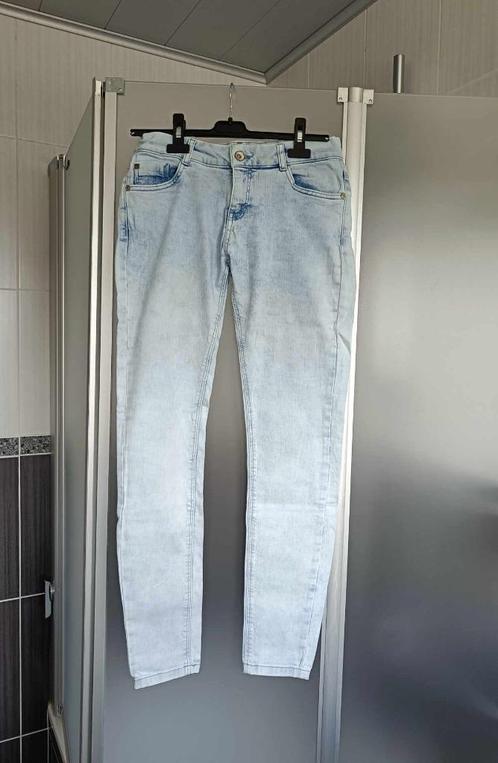 Jeans - Skinny - Clockhouse - C&A - Maat 40 - Lichtblauw -€5, Kleding | Dames, Spijkerbroeken en Jeans, Nieuw, W30 - W32 (confectie 38/40)