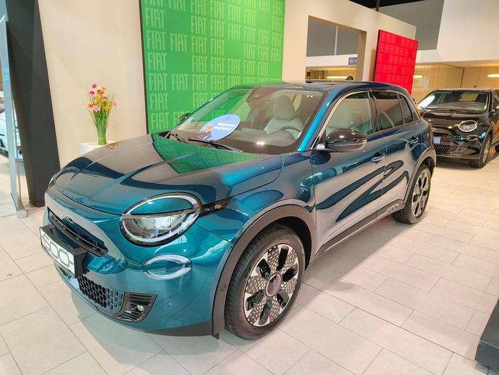 Fiat 600 MY25 600e La Prima * KEYLESS START & ENTRY * NAVI, Auto's, Fiat, ABS, Adaptieve lichten, Adaptive Cruise Control, Airbags