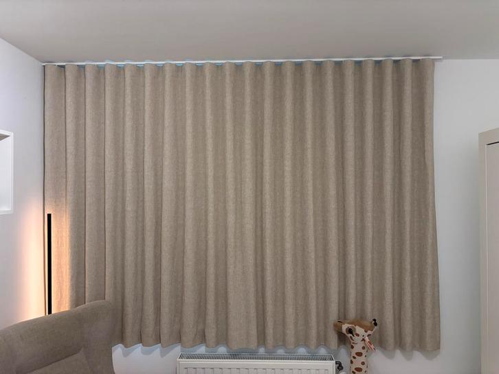 Drie verduisterende gordijnen in beige, Maison & Meubles, Ameublement | Rideaux & Stores à lamelles, Comme neuf, Blanc, Enlèvement ou Envoi