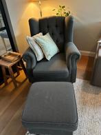 Oorfauteuil donker grijs met poef, Huis en Inrichting, Ophalen, Gebruikt, Hout, Landelijk