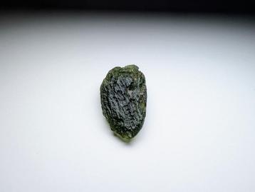 Raw Moldavite 5.7g Chlum beschikbaar voor biedingen