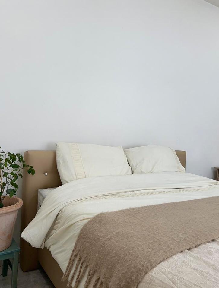 Gloednieuwe Swiss matras met boxspring, Huis en Inrichting, Slaapkamer | Boxsprings, Nieuw, 160 cm, 200 cm, Tweepersoons, Crème