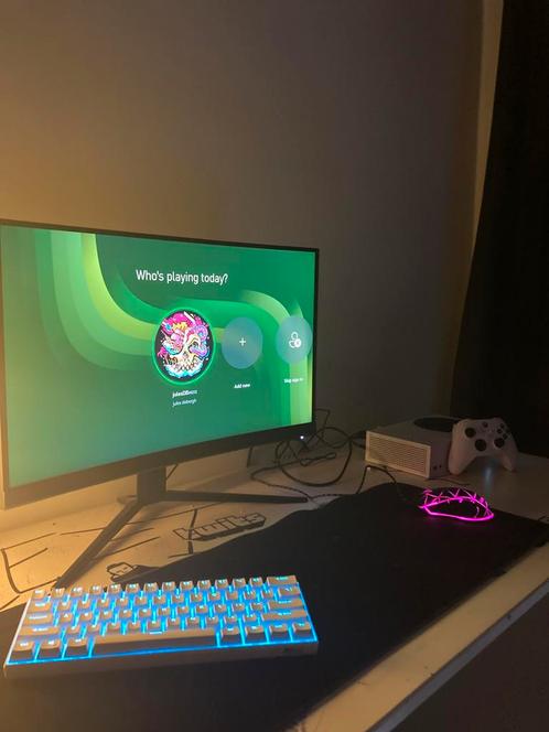 Xbox s met controller + gaming keyboard RK61, Games en Spelcomputers, Spelcomputers | Xbox | Accessoires, Xbox Series S, Controller