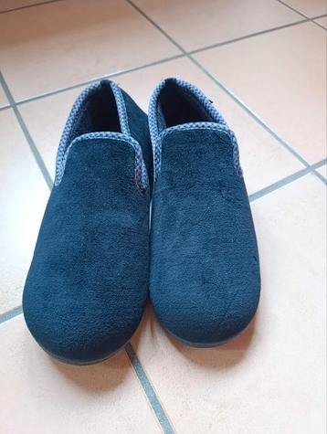 Pantoufles taille 45 Isotoner  beschikbaar voor biedingen