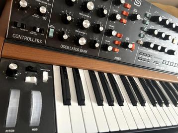 Behringer Poly D analoge synth met draagzak beschikbaar voor biedingen