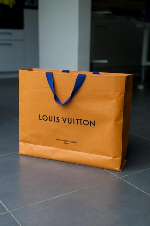 Porte-bébé Louis Vuitton, mini sac, dustbags + extras, Bricolage & Construction, Casiers & Boîtes, Comme neuf, Boîte, Enlèvement ou Envoi