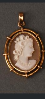 Cameo versierd met een damesprofiel gemonteerd als hanger.