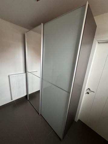Zeer stevige grote kast (kleerkast/vestiare/voorraad) beschikbaar voor biedingen
