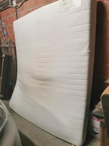 gratis matras 180  beschikbaar voor biedingen