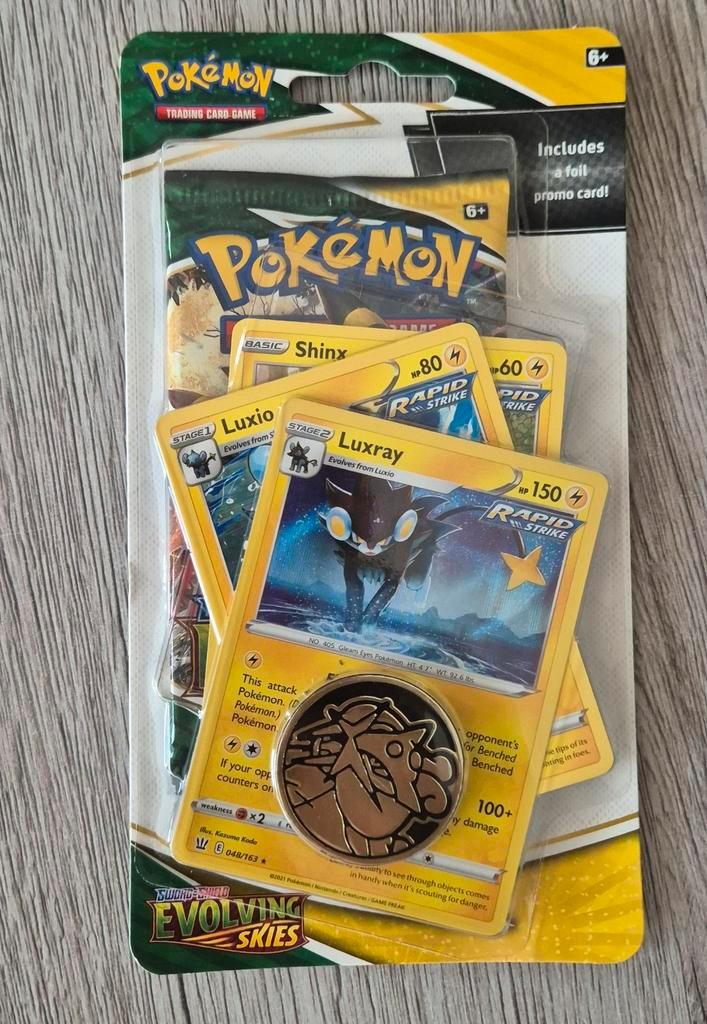 pokemon evolving skies deluxe blister, Hobby en Vrije tijd, Verzamelkaartspellen | Pokémon, Nieuw, Booster, Foil, Ophalen of Verzenden