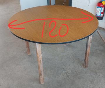 Ronde houten cafétafels van 120 cm beschikbaar voor biedingen