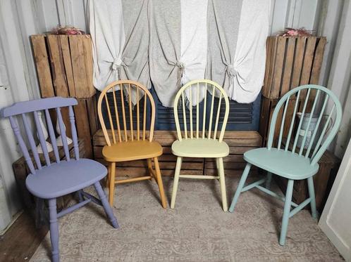 4 jolies chaises patinées, Maison & Meubles, Chaises, Comme neuf, Une, Bleu, Enlèvement ou Envoi