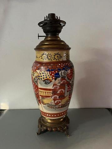 Antieke Japanse Satsuma olielamp beschikbaar voor biedingen