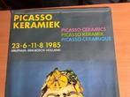Poster Picasso Keramiek 1985, Verzamelen, Deurposter of groter, Ophalen of Verzenden, Reclame, Rechthoekig Staand