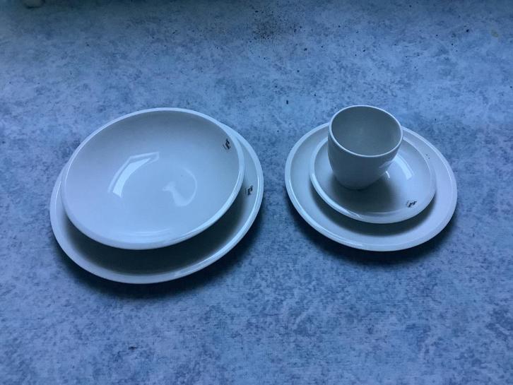Wit eet-koffieservies, Huis en Inrichting, Keuken | Servies, Nieuw, Compleet servies, Effen, Overige materialen, Ophalen