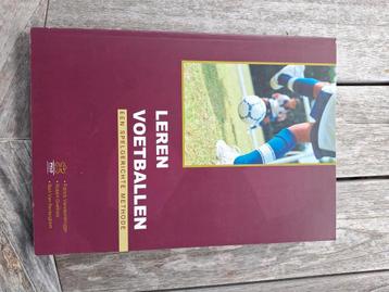 leren voetballen  beschikbaar voor biedingen