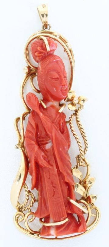 Pendentif ancien en corail chinois en or 14 carats disponible aux enchères