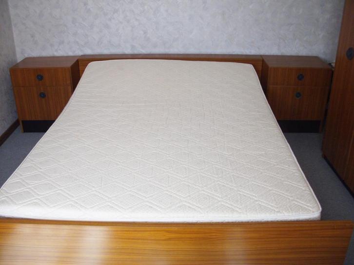 Lit 2 personnes en teck, Huis en Inrichting, Slaapkamer | Bedden, Gebruikt, Tweepersoons, 140 cm, 200 cm, Hout, Bruin, Ophalen