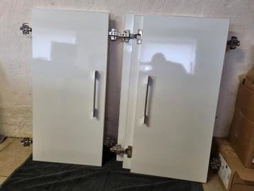 Portes d'armoires blanches très brillantes (5 pièces)