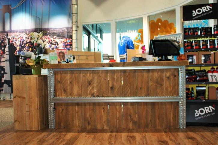 Unieke kwaliteit industriele toonbank van staal/steigerhout, Articles professionnels, Aménagement de Bureau & Magasin | Fournitures de bureau