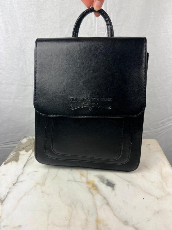 2-in-1 leren tas van Federico Xin – handtas én rugzak, Handtassen en Accessoires, Tassen | Damestassen, Zo goed als nieuw, Handtas