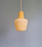 Scandinavische hanglamp in honingkleurig opaline, 1960, Antiek en Kunst, Antiek | Verlichting, Ophalen of Verzenden