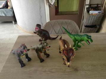 Dino's verschillende speelgoed characters (17-25 cm)