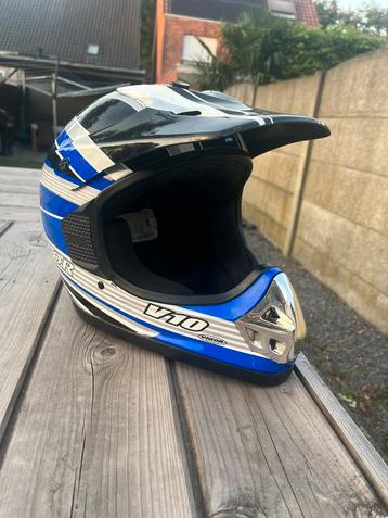 Cross helm V10 beschikbaar voor biedingen