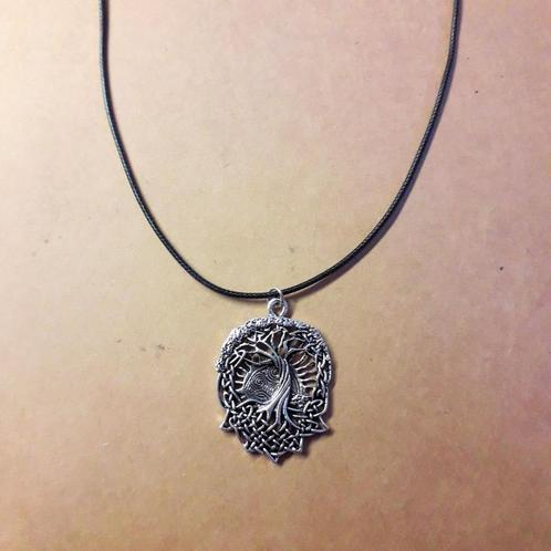 Collier arbre de vie celte, Handtassen en Accessoires, Kettingen, Zo goed als nieuw, Overige materialen, Zilver, Ophalen of Verzenden