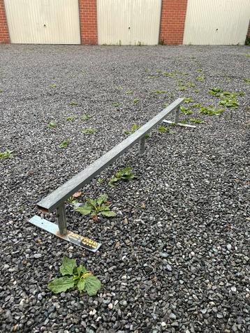 Skate rail – 185 cm lang, verstelbaar in 3 hoogtes beschikbaar voor biedingen