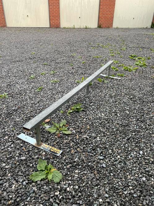 Skate rail – 185 cm lang, verstelbaar in 3 hoogtes, Sport en Fitness, Skateboarden, Zo goed als nieuw, Skateboard, Ophalen