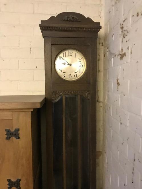 Grote oude wandklok grootvadersklok uit massief hout, Huis en Inrichting, Woonaccessoires | Klokken, Gebruikt, Wandklok, Analoog