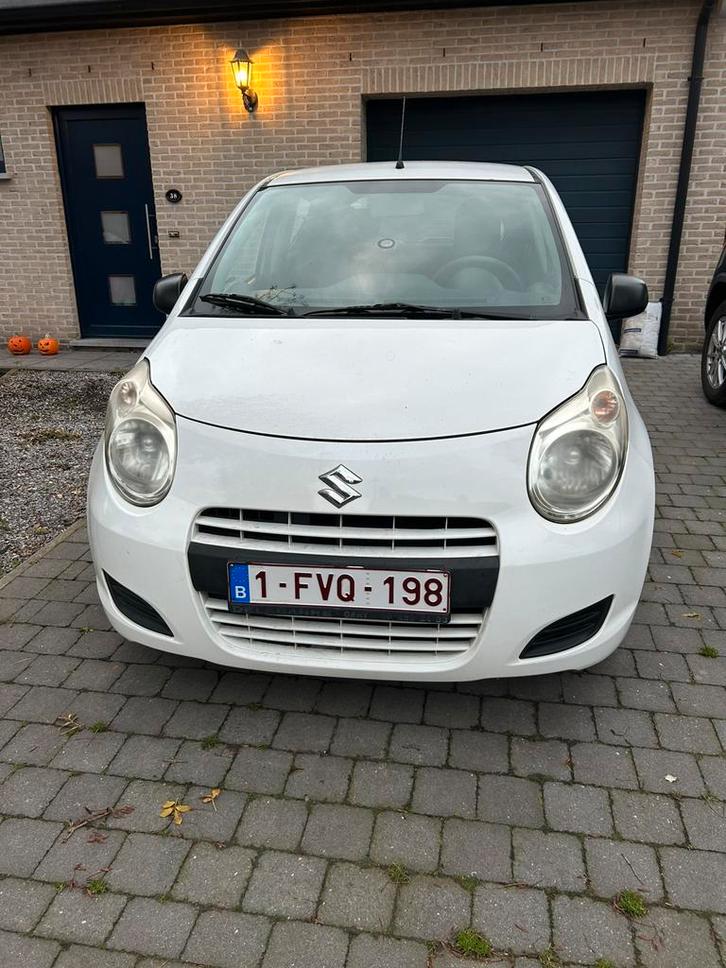 Suzuki Alto wit 74.445 km, Auto's, Suzuki, Particulier, Alto, Benzine, Euro 5, Stadsauto, 4 deurs, Handgeschakeld, Wit, Zwart