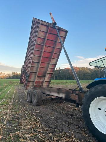 Kipkar ( silagewagen ) beschikbaar voor biedingen