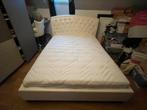 Bed-bedkader-hoofdbord-matras-lattenboden-bijzettafeltje 140, Ophalen of Verzenden, Wit, Zo goed als nieuw