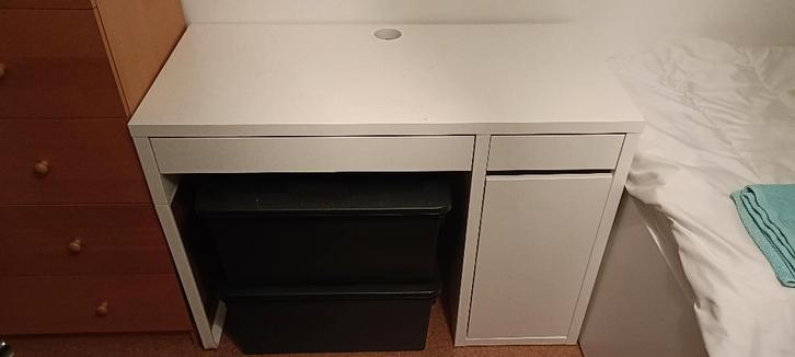 Bureaux Ikea MICKE + 1 Chaise, Maison & Meubles, Bureaux, Utilisé, Bureau, Enlèvement