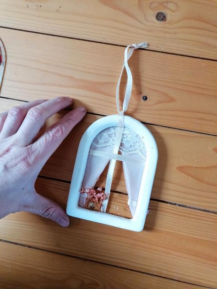 Décoration murale en plâtre avec fleurs séchées, Maison & Meubles, Maison & Meubles | Autre, Enlèvement