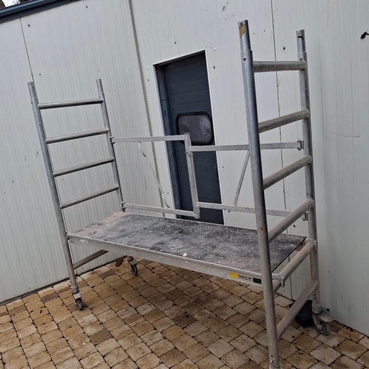 Verrijdbare stelling  in aluminium, Doe-het-zelf en Bouw, Steigers, Zo goed als nieuw, Rolsteiger of Kamersteiger, Ophalen of Verzenden