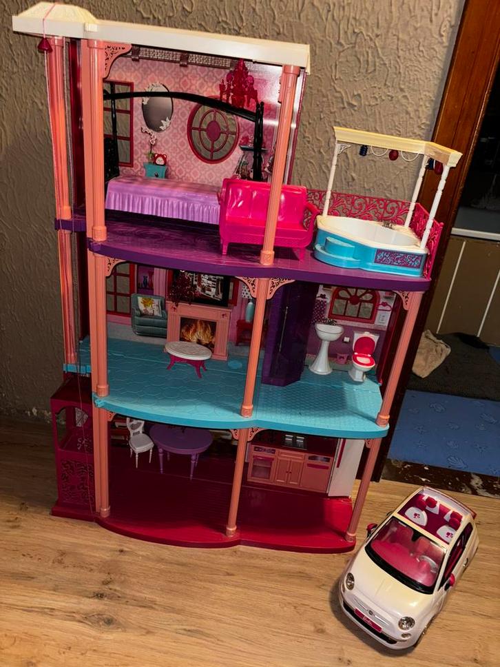 Barbie huis met gratis fiat en spullen, Kinderen en Baby's, Speelgoed | Poppenhuizen, Gebruikt, Poppenhuis, Ophalen