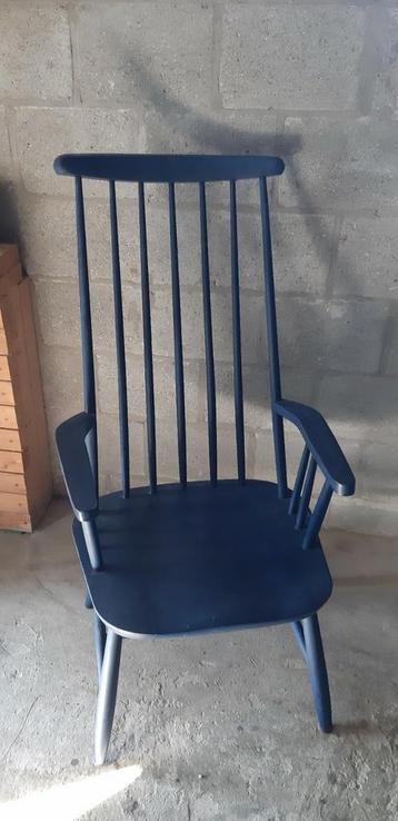 Houten spijlenstoel  beschikbaar voor biedingen