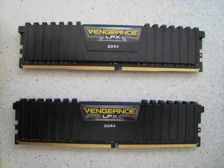 16 GB (2x8 GB) Corsair Vengeance LPX DDR4 3000 Mhz, Computers en Software, Geheugenkaartlezers, Gebruikt, Ophalen of Verzenden