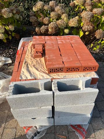 500 rode bakstenen beschikbaar voor biedingen