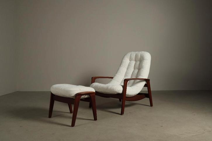 Vintage Teak "Scoop" chair with ottoman by R.Huber & Co, Antiek en Kunst, Antiek | Meubels | Stoelen en Sofa's, Ophalen