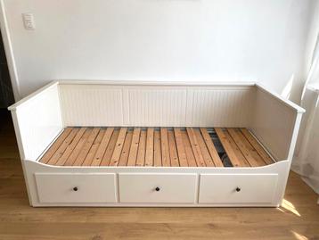 Wit zetelbed Ikea Hemnes beschikbaar voor biedingen