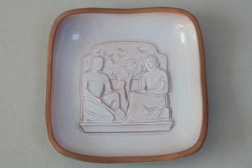 Coupelle art déco en céramique thème famille beschikbaar voor biedingen