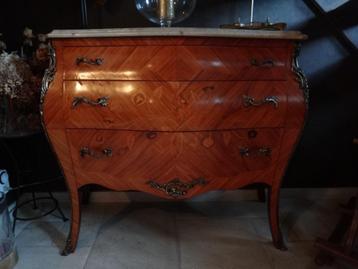 2 commodes met marqueterie beschikbaar voor biedingen