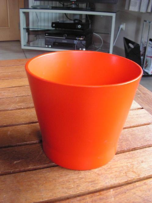Mooie felrode keramieken cache-pot hoogte 12,5 cm., Tuin en Terras, Bloempotten, Zo goed als nieuw, Aardewerk, Binnen, Minder dan 40 cm
