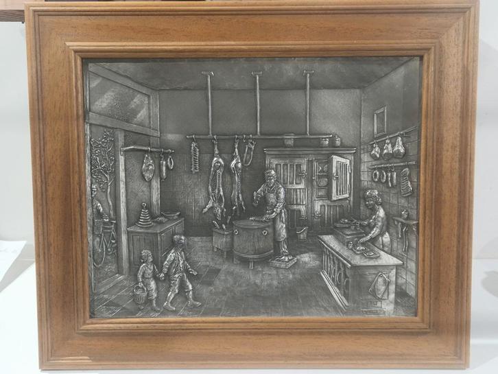 tinnen wanddecoratie slager beenhouwer in Houten kader, Antiek en Kunst, Antiek | Tin, Ophalen of Verzenden